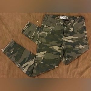 NWOT REWASH Camouflage Curv-ilicious Super Slim Fit Jeans - 9/29
